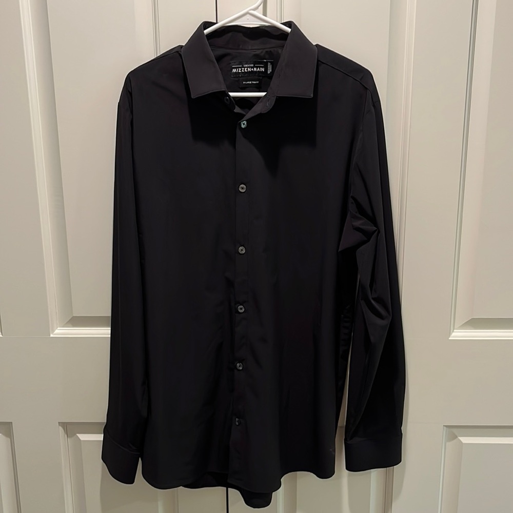 Men’s black long sleeve shirt. Mizzen + Main. XL trim fit.